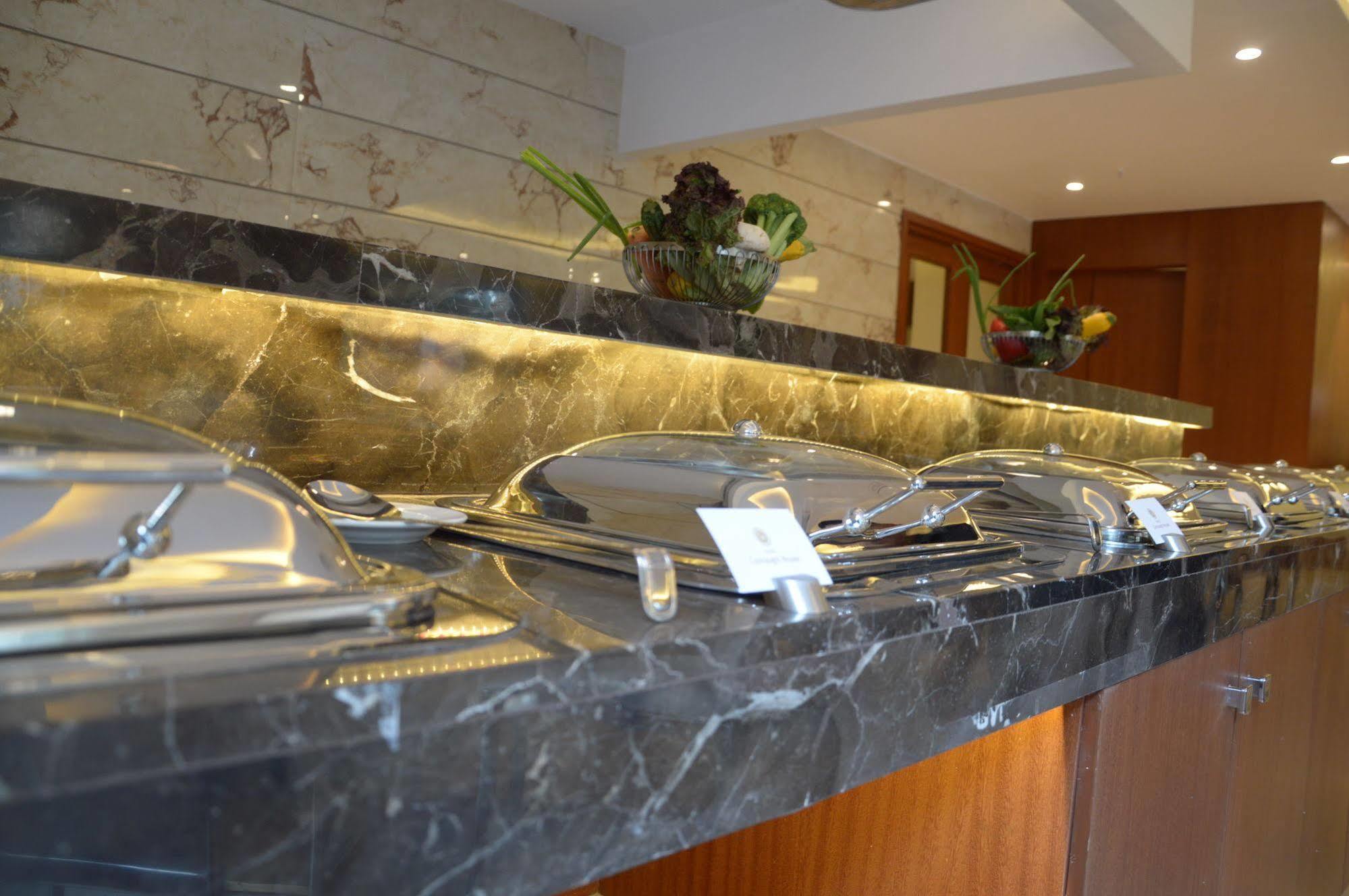 คอนนอฟ รอยัล เดลี Hotel นิวเดลี ภายนอก รูปภาพ