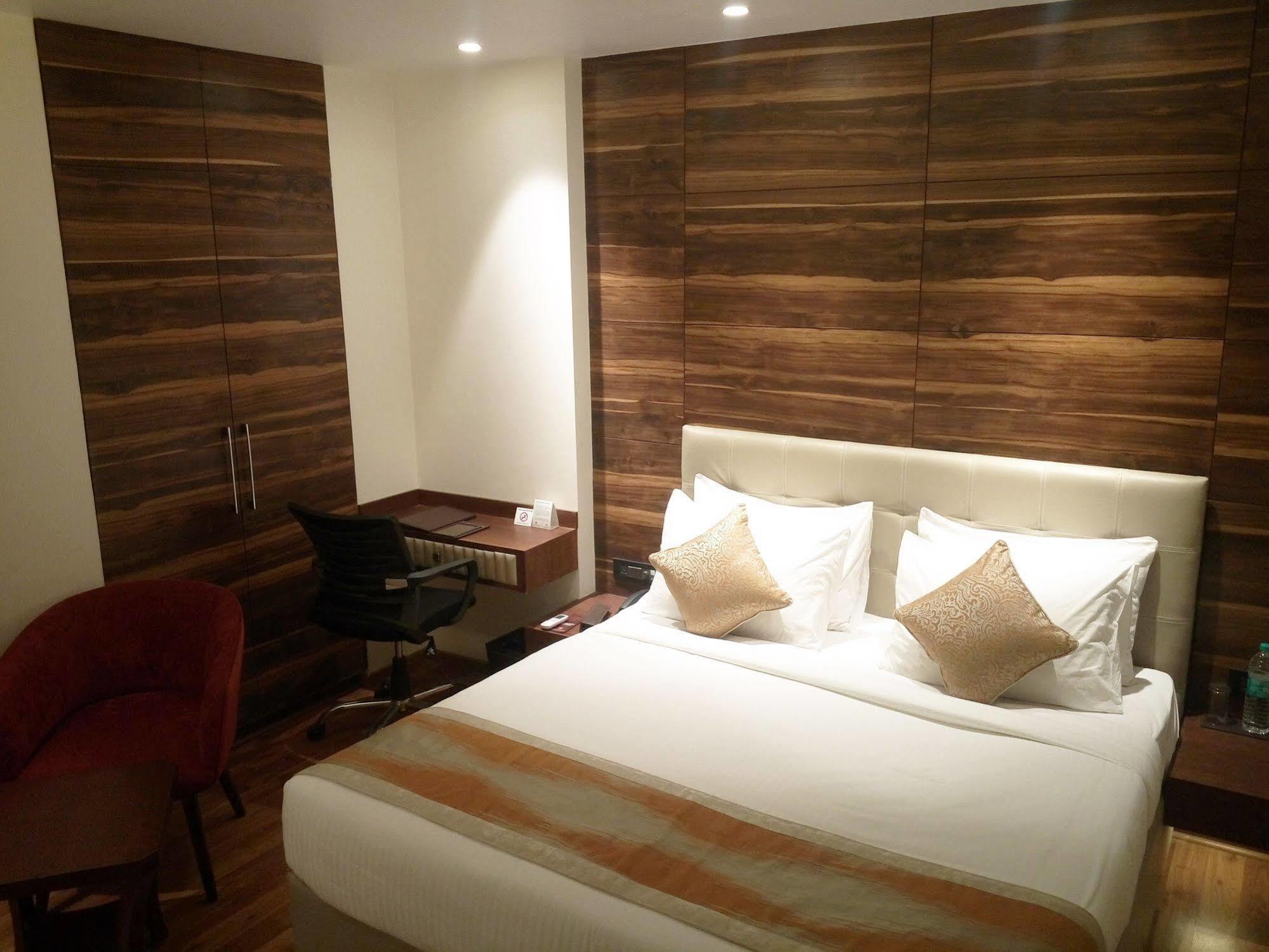 คอนนอฟ รอยัล เดลี Hotel นิวเดลี ภายนอก รูปภาพ