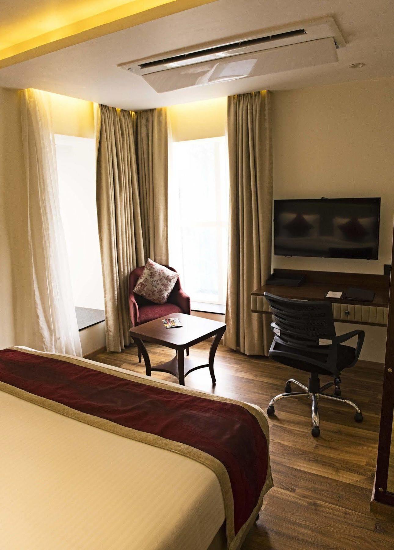 คอนนอฟ รอยัล เดลี Hotel นิวเดลี ภายนอก รูปภาพ