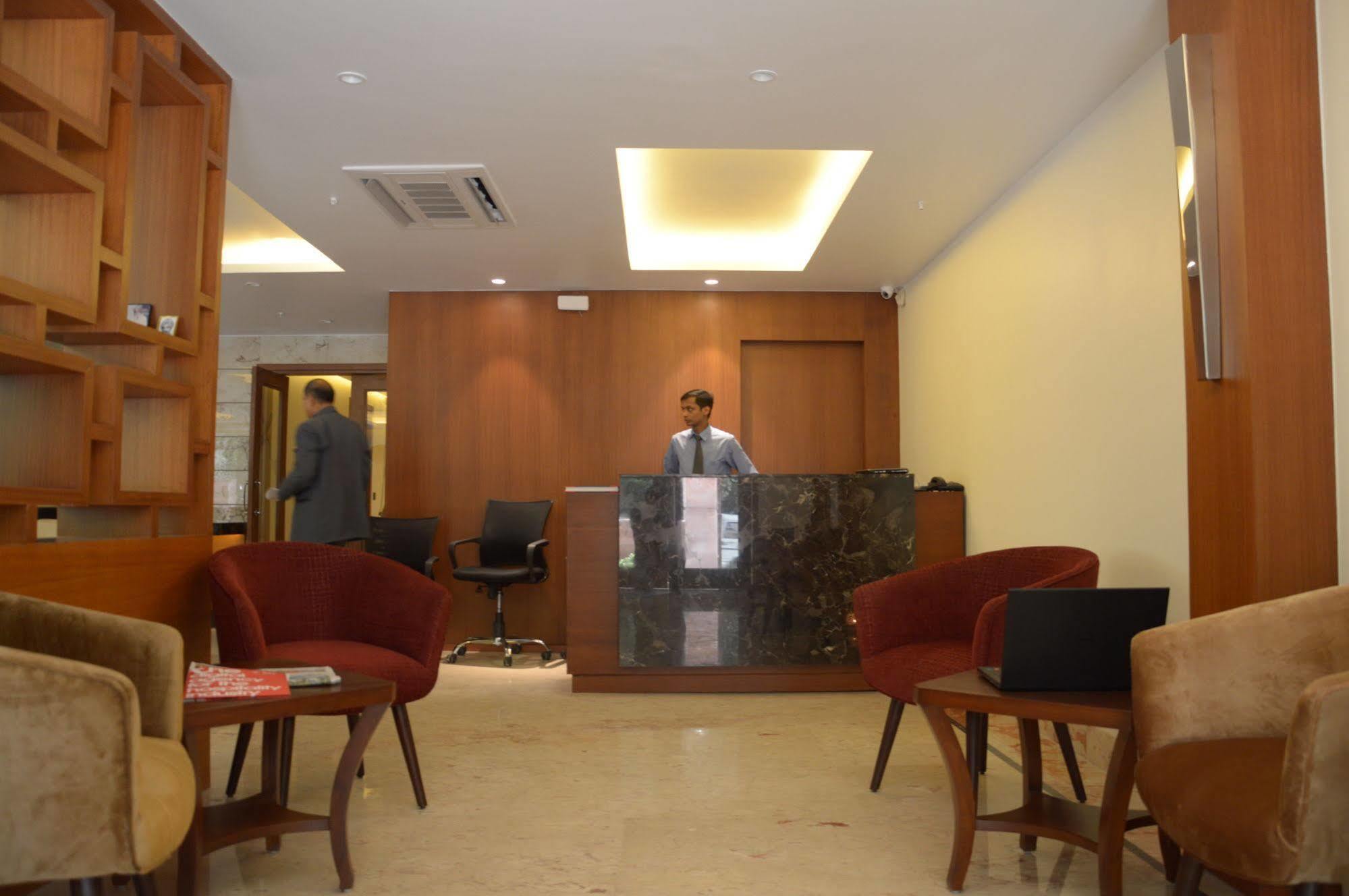 คอนนอฟ รอยัล เดลี Hotel นิวเดลี ภายนอก รูปภาพ
