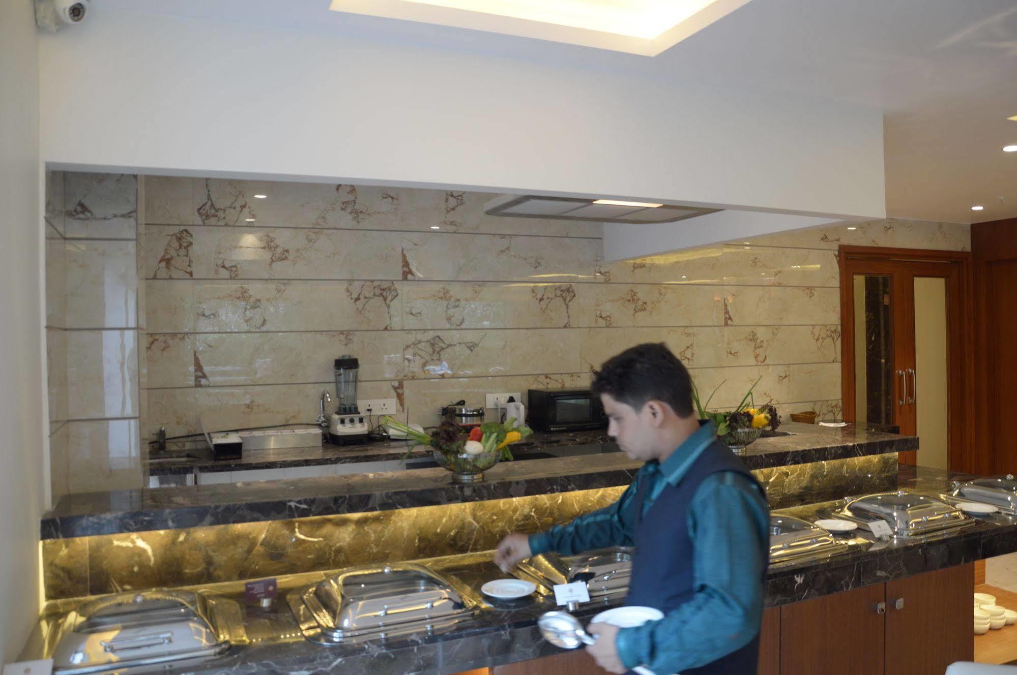 คอนนอฟ รอยัล เดลี Hotel นิวเดลี ภายนอก รูปภาพ