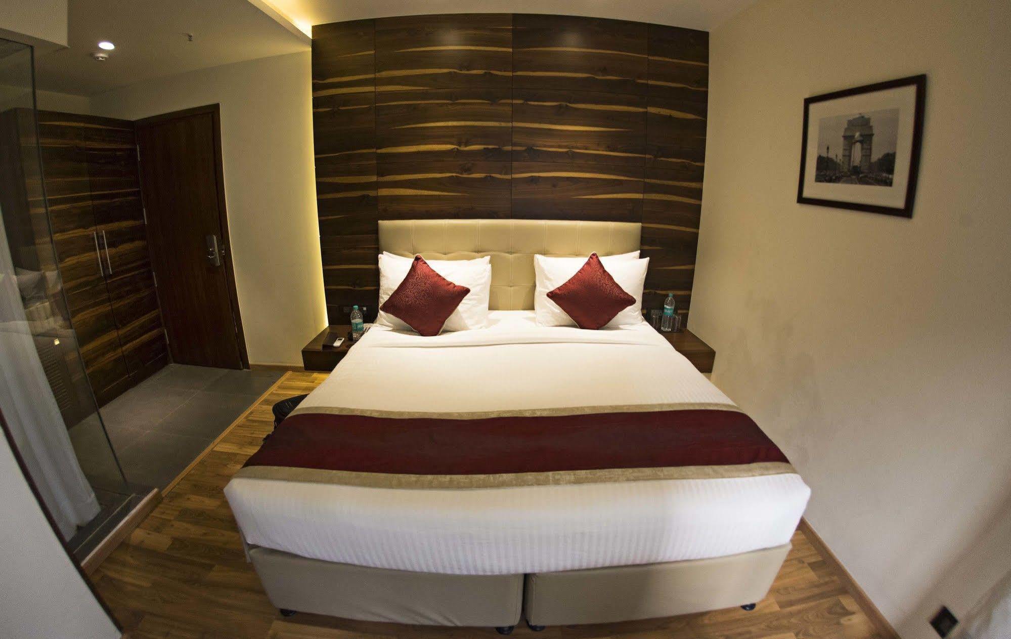 คอนนอฟ รอยัล เดลี Hotel นิวเดลี ภายนอก รูปภาพ
